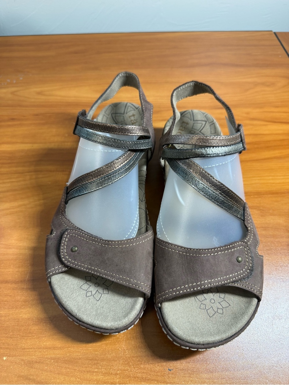 Taos Answer Sandals Women's Brown Leather Cushioned Insoles Strappy w8/39 - Picture 2 of 8
